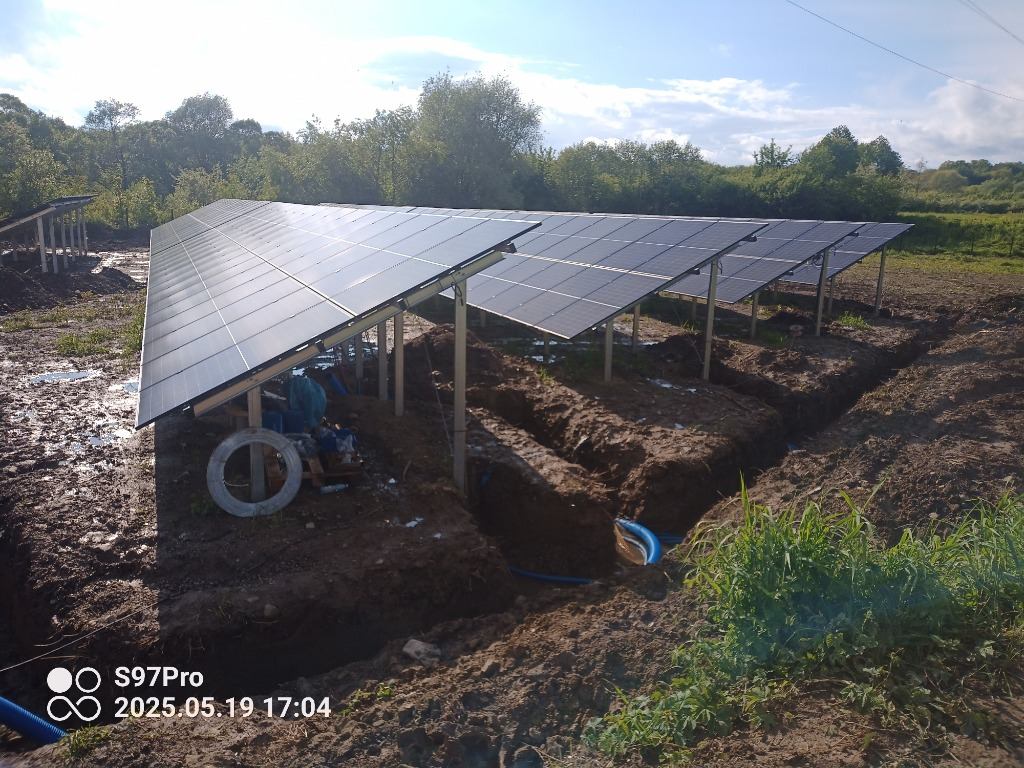 Obsługa geodezyjna budowy farmy fotowoltaicznej PV i wykopów kablowych SN