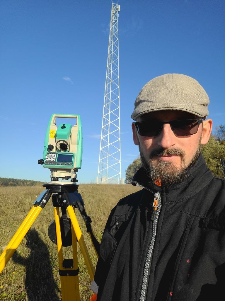Pomiar pionowości wieży teletechnicznej tachimetrem elektronicznym – GEODEO